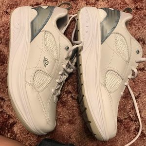 Easy Spirit antigravity walking shoes